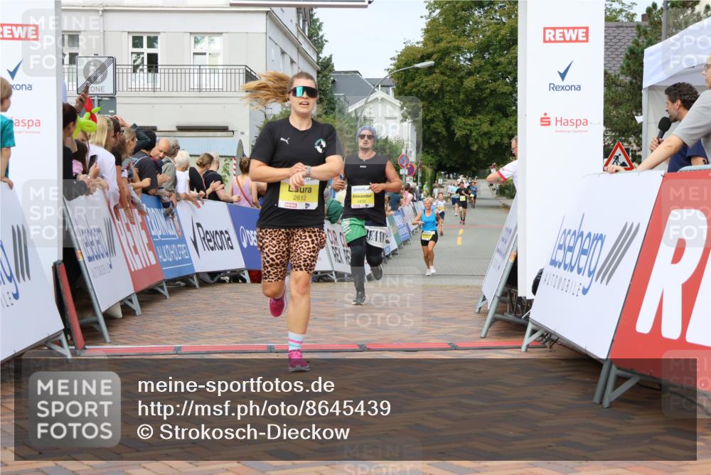 31.08.2025 - 21. Blankeneser Heldenlauf Strokosch-Dieckow http://msf.ph/oto/8645439 31.08.2025 10:22:35 Ziel 2702, 2722, 2612, 2017, 2476, 2412 meine-sportfotos.de