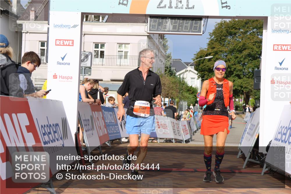 31.08.2025 - 21. Blankeneser Heldenlauf Strokosch-Dieckow http://msf.ph/oto/8645444 31.08.2025 09:57:06 Ziel 1068, 1067 meine-sportfotos.de
