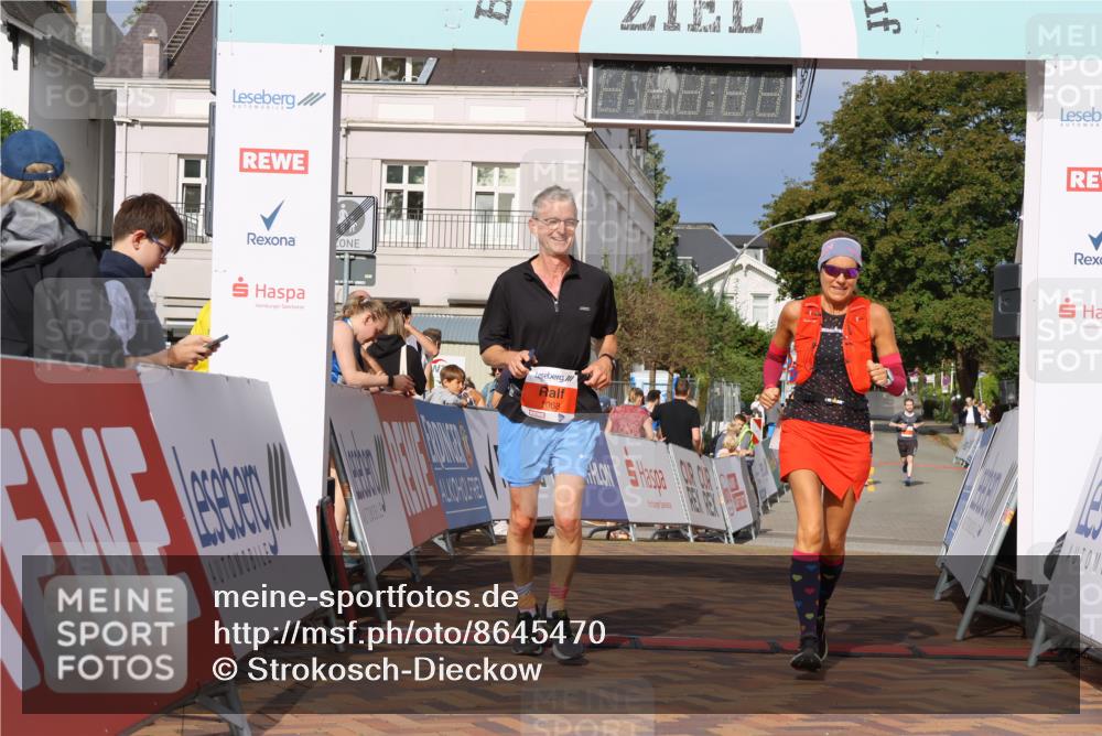31.08.2025 - 21. Blankeneser Heldenlauf Strokosch-Dieckow http://msf.ph/oto/8645470 31.08.2025 09:57:06 Ziel 1068, 1067 meine-sportfotos.de