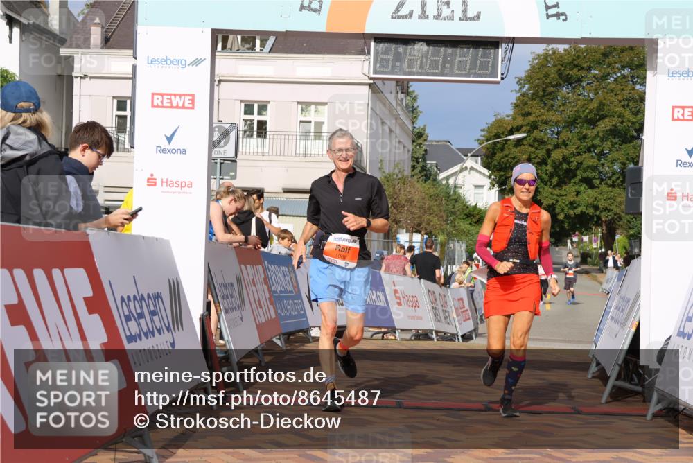 31.08.2025 - 21. Blankeneser Heldenlauf Strokosch-Dieckow http://msf.ph/oto/8645487 31.08.2025 09:57:06 Ziel 1068, 1067 meine-sportfotos.de