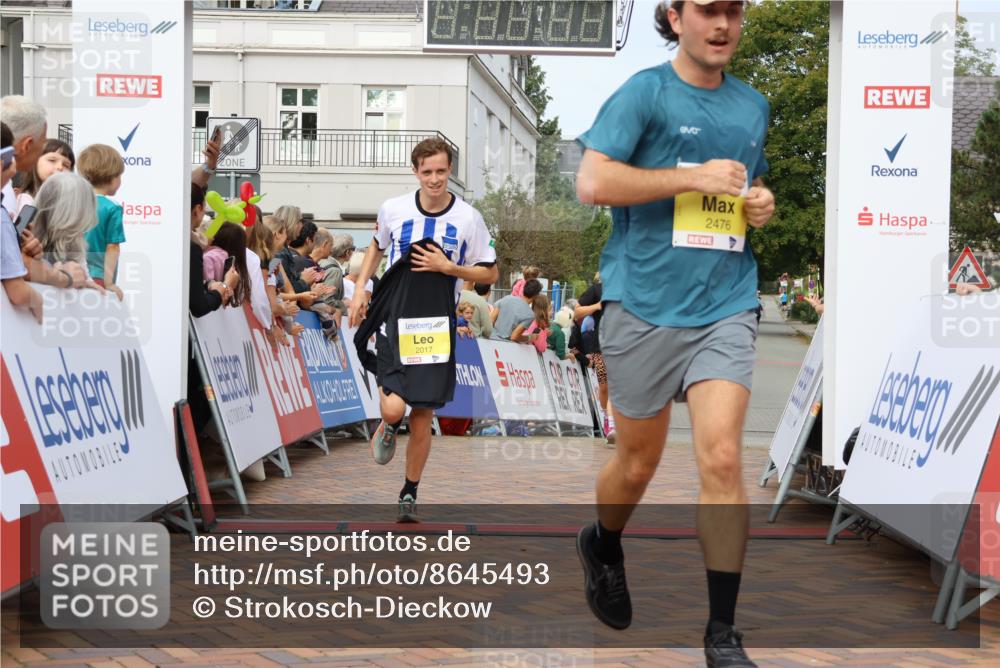 31.08.2025 - 21. Blankeneser Heldenlauf Strokosch-Dieckow http://msf.ph/oto/8645493 31.08.2025 10:22:33 Ziel 2702, 2722, 2612, 2017, 2476, 2412 meine-sportfotos.de
