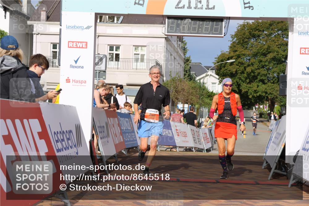 31.08.2025 - 21. Blankeneser Heldenlauf Strokosch-Dieckow http://msf.ph/oto/8645518 31.08.2025 09:57:05 Ziel 1068, 1067 meine-sportfotos.de