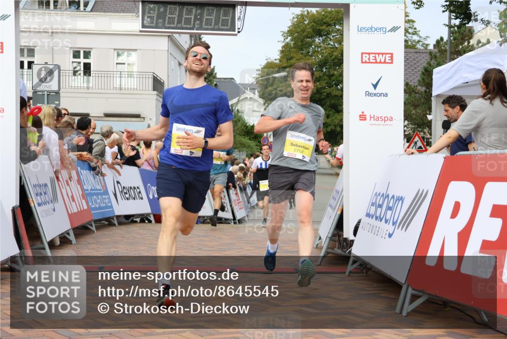 31.08.2025 - 21. Blankeneser Heldenlauf Strokosch-Dieckow http://msf.ph/oto/8645545 31.08.2025 10:22:30 Ziel 2702, 2722, 2180, 2017, 2476 meine-sportfotos.de