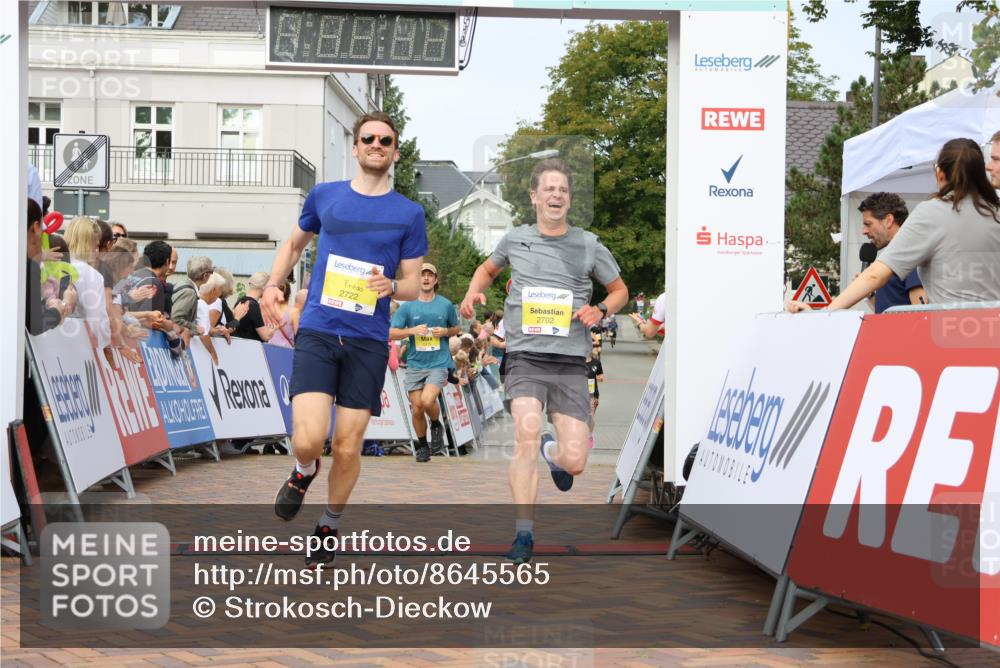 31.08.2025 - 21. Blankeneser Heldenlauf Strokosch-Dieckow http://msf.ph/oto/8645565 31.08.2025 10:22:29 Ziel 2702, 2722, 2180, 2017, 2476 meine-sportfotos.de