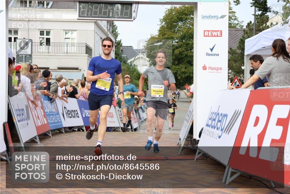 31.08.2025 - 21. Blankeneser Heldenlauf Strokosch-Dieckow http://msf.ph/oto/8645586 31.08.2025 10:22:29 Ziel 2702, 2722, 2180, 2017, 2476 meine-sportfotos.de