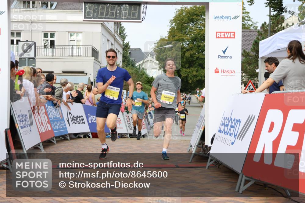 31.08.2025 - 21. Blankeneser Heldenlauf Strokosch-Dieckow http://msf.ph/oto/8645600 31.08.2025 10:22:29 Ziel 2702, 2722, 2180, 2017, 2476 meine-sportfotos.de
