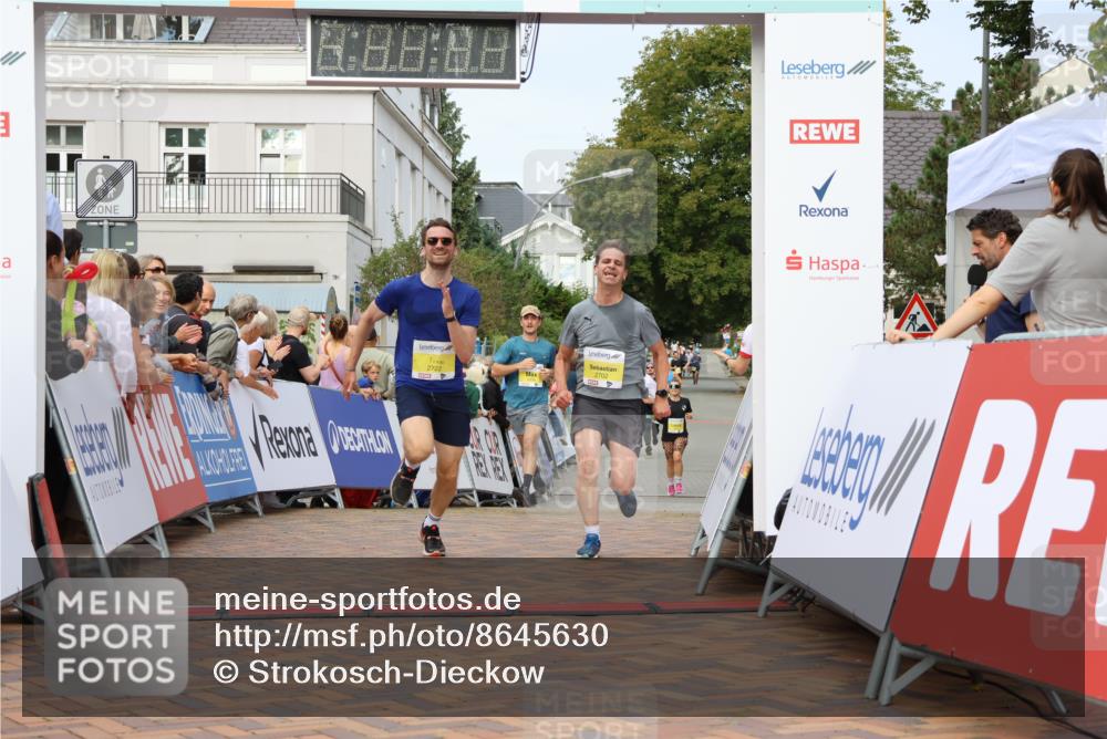 31.08.2025 - 21. Blankeneser Heldenlauf Strokosch-Dieckow http://msf.ph/oto/8645630 31.08.2025 10:22:29 Ziel 2702, 2722, 2180, 2017, 2476 meine-sportfotos.de