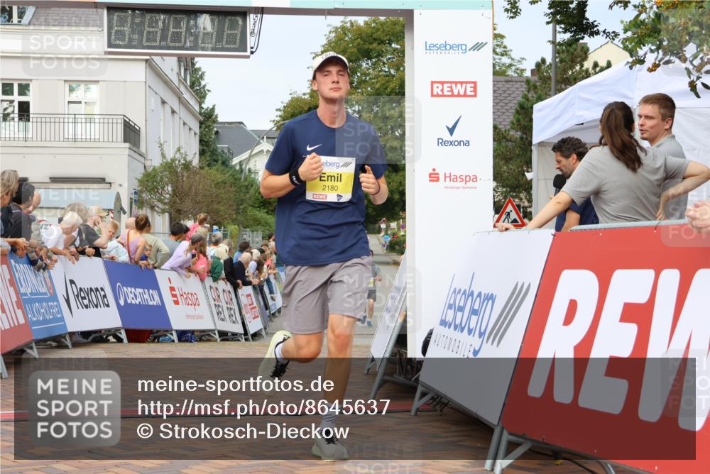 31.08.2025 - 21. Blankeneser Heldenlauf Strokosch-Dieckow http://msf.ph/oto/8645637 31.08.2025 10:22:24 Ziel 2180, 2535, 2536 meine-sportfotos.de