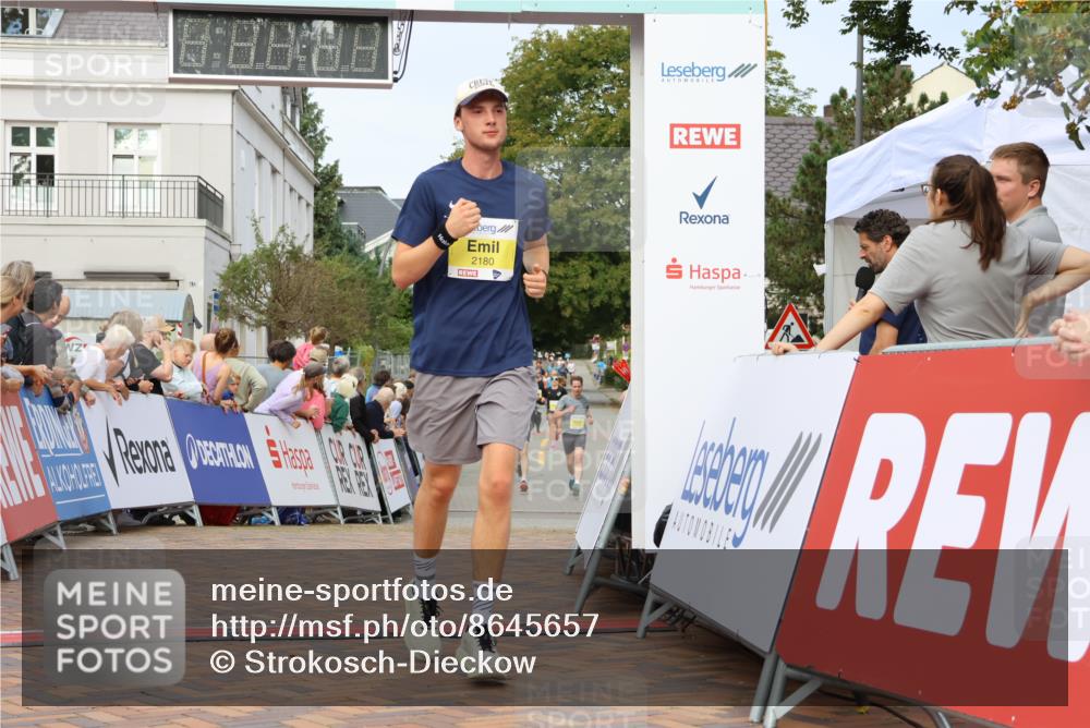 31.08.2025 - 21. Blankeneser Heldenlauf Strokosch-Dieckow http://msf.ph/oto/8645657 31.08.2025 10:22:24 Ziel 2180, 2535, 2536 meine-sportfotos.de