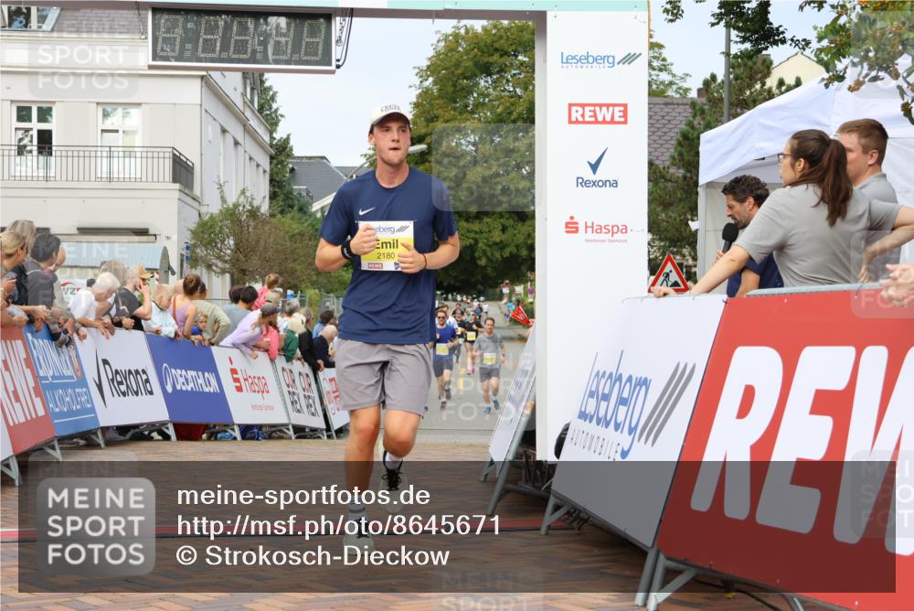 31.08.2025 - 21. Blankeneser Heldenlauf Strokosch-Dieckow http://msf.ph/oto/8645671 31.08.2025 10:22:24 Ziel 2180, 2535, 2536 meine-sportfotos.de