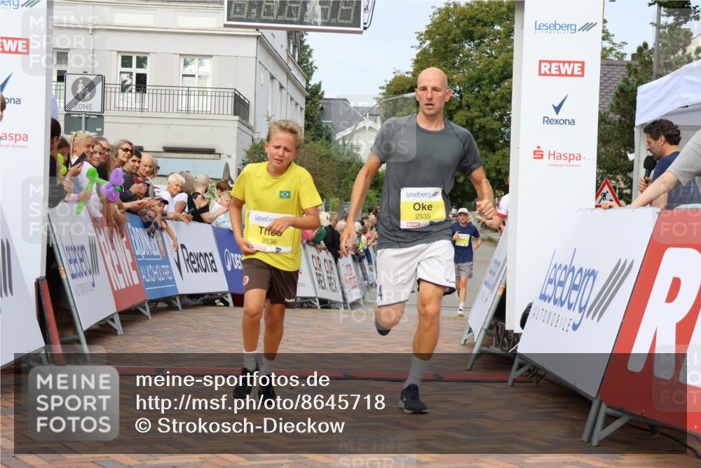 31.08.2025 - 21. Blankeneser Heldenlauf Strokosch-Dieckow http://msf.ph/oto/8645718 31.08.2025 10:22:19 Ziel 2180, 2535, 2536 meine-sportfotos.de