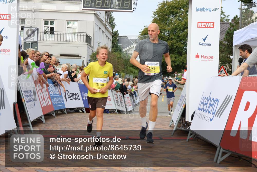31.08.2025 - 21. Blankeneser Heldenlauf Strokosch-Dieckow http://msf.ph/oto/8645739 31.08.2025 10:22:19 Ziel 2180, 2535, 2536 meine-sportfotos.de