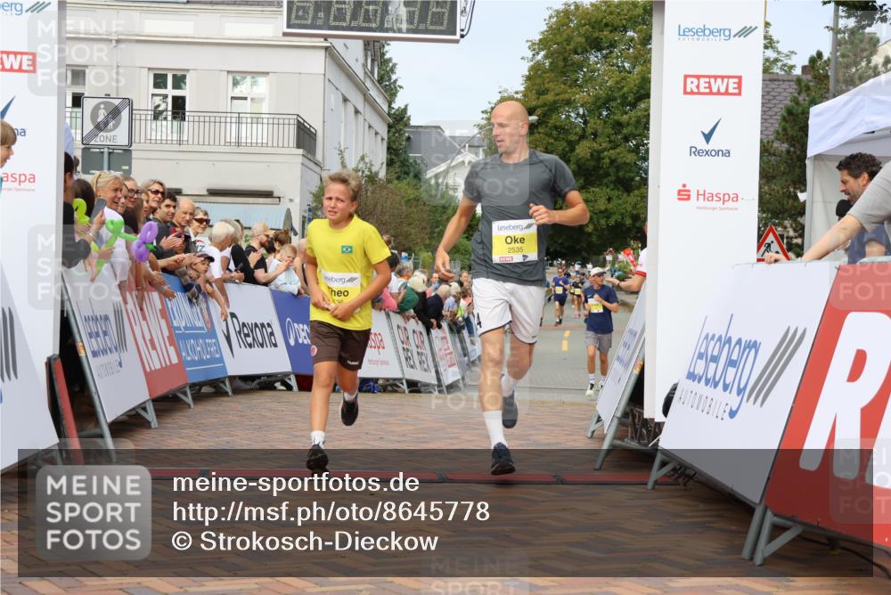 31.08.2025 - 21. Blankeneser Heldenlauf Strokosch-Dieckow http://msf.ph/oto/8645778 31.08.2025 10:22:18 Ziel 2676, 2535, 2536 meine-sportfotos.de