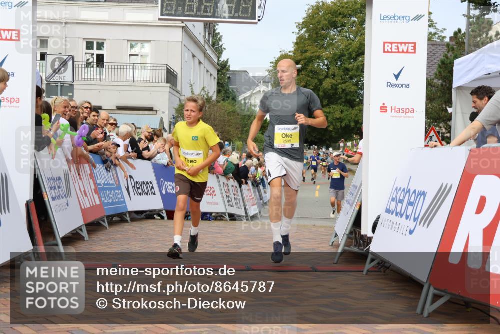 31.08.2025 - 21. Blankeneser Heldenlauf Strokosch-Dieckow http://msf.ph/oto/8645787 31.08.2025 10:22:18 Ziel 2676, 2535, 2536 meine-sportfotos.de