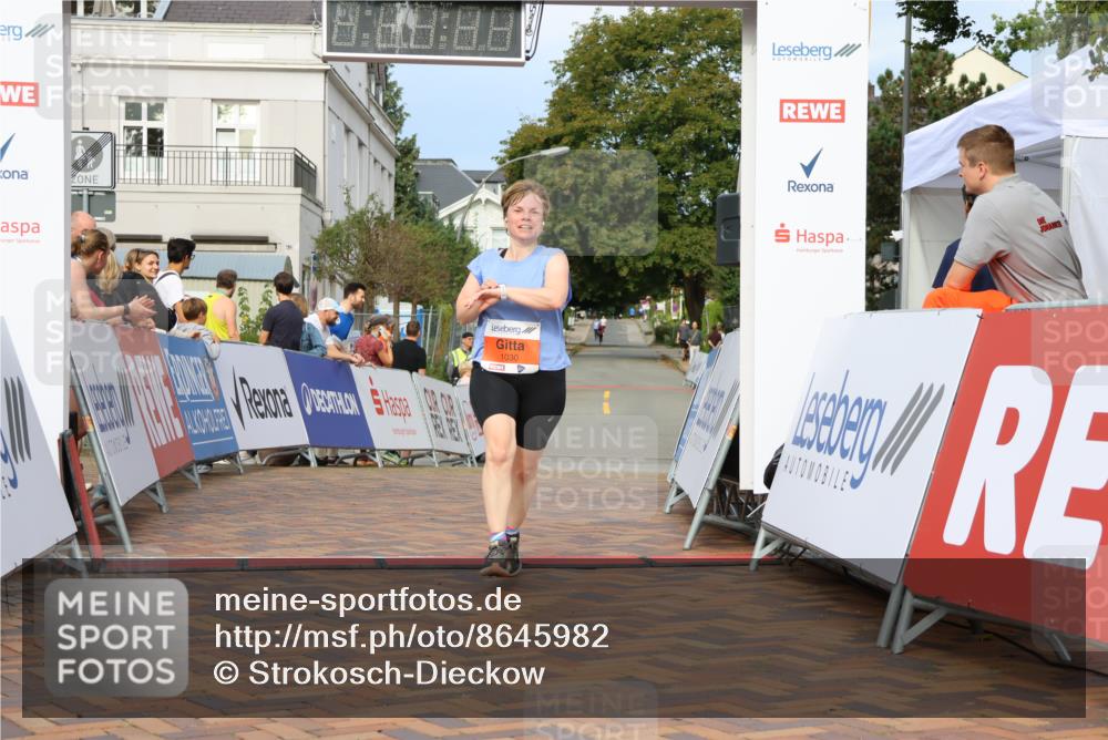 31.08.2025 - 21. Blankeneser Heldenlauf Strokosch-Dieckow http://msf.ph/oto/8645982 31.08.2025 09:54:03 Ziel 1030 meine-sportfotos.de