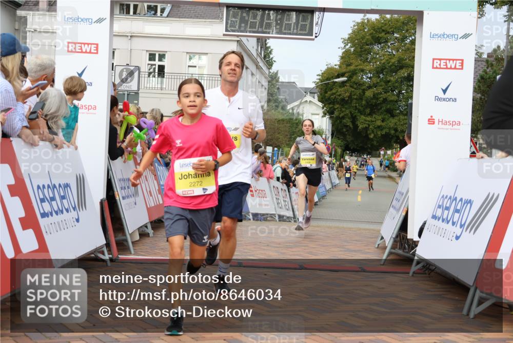 31.08.2025 - 21. Blankeneser Heldenlauf Strokosch-Dieckow http://msf.ph/oto/8646034 31.08.2025 10:21:56 Ziel 2720, 2526, 2123, 2272, 2271, 2273, 2408 meine-sportfotos.de