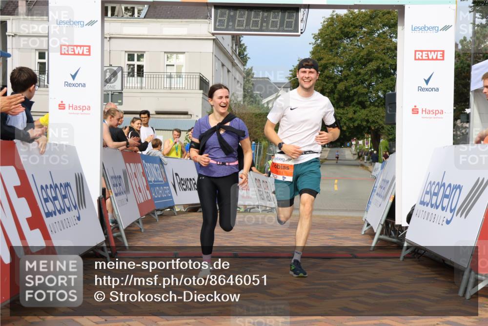 31.08.2025 - 21. Blankeneser Heldenlauf Strokosch-Dieckow http://msf.ph/oto/8646051 31.08.2025 09:53:31 Ziel 1113, 1112, 1111 meine-sportfotos.de