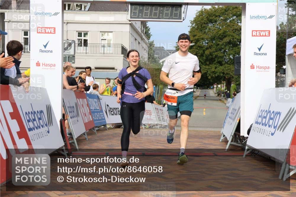 31.08.2025 - 21. Blankeneser Heldenlauf Strokosch-Dieckow http://msf.ph/oto/8646058 31.08.2025 09:53:31 Ziel 1113, 1112, 1111 meine-sportfotos.de