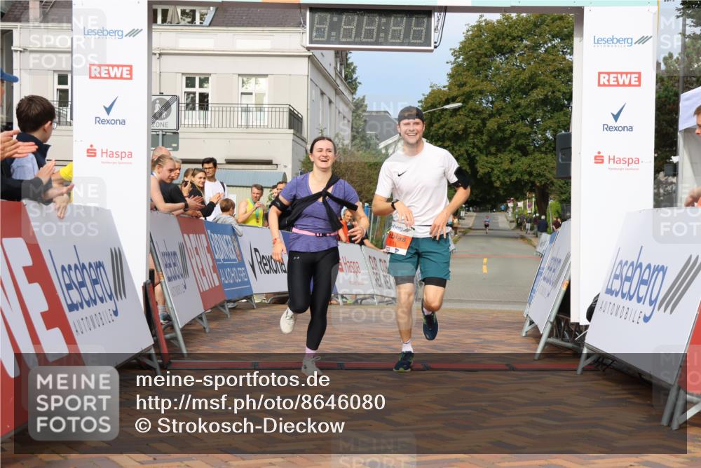31.08.2025 - 21. Blankeneser Heldenlauf Strokosch-Dieckow http://msf.ph/oto/8646080 31.08.2025 09:53:31 Ziel 1113, 1112, 1111 meine-sportfotos.de