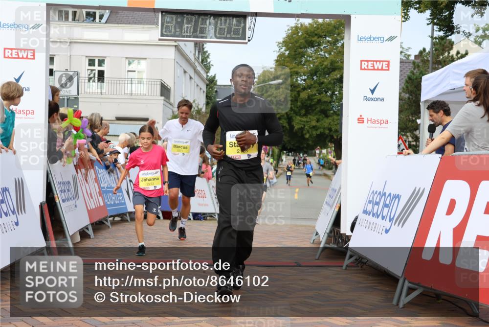 31.08.2025 - 21. Blankeneser Heldenlauf Strokosch-Dieckow http://msf.ph/oto/8646102 31.08.2025 10:21:55 Ziel 2720, 2526, 2123, 2272, 2271, 2273, 2408 meine-sportfotos.de