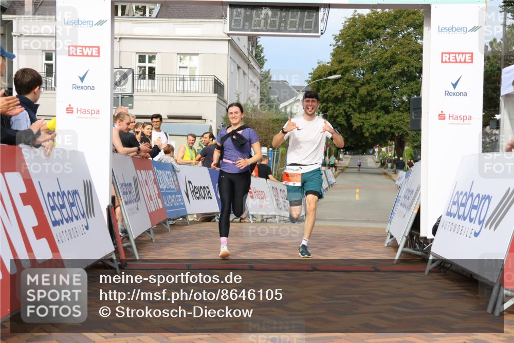 31.08.2025 - 21. Blankeneser Heldenlauf Strokosch-Dieckow http://msf.ph/oto/8646105 31.08.2025 09:53:31 Ziel 1113, 1112, 1111 meine-sportfotos.de