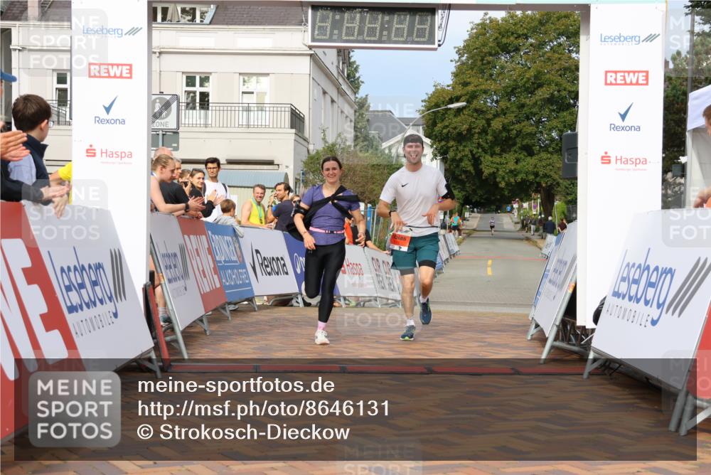 31.08.2025 - 21. Blankeneser Heldenlauf Strokosch-Dieckow http://msf.ph/oto/8646131 31.08.2025 09:53:31 Ziel 1113, 1112, 1111 meine-sportfotos.de