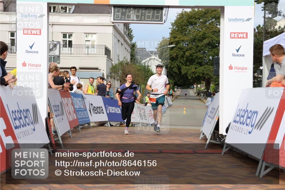31.08.2025 - 21. Blankeneser Heldenlauf Strokosch-Dieckow http://msf.ph/oto/8646156 31.08.2025 09:53:30 Ziel 1113, 1112, 1111 meine-sportfotos.de