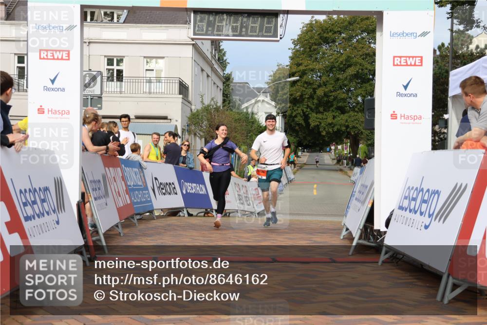 31.08.2025 - 21. Blankeneser Heldenlauf Strokosch-Dieckow http://msf.ph/oto/8646162 31.08.2025 09:53:30 Ziel 1113, 1112, 1111 meine-sportfotos.de