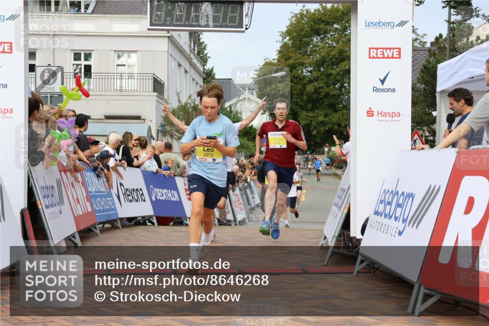 31.08.2025 - 21. Blankeneser Heldenlauf Strokosch-Dieckow http://msf.ph/oto/8646268 31.08.2025 10:21:51 Ziel 2720, 2526, 2123, 2272, 2271, 2273 meine-sportfotos.de
