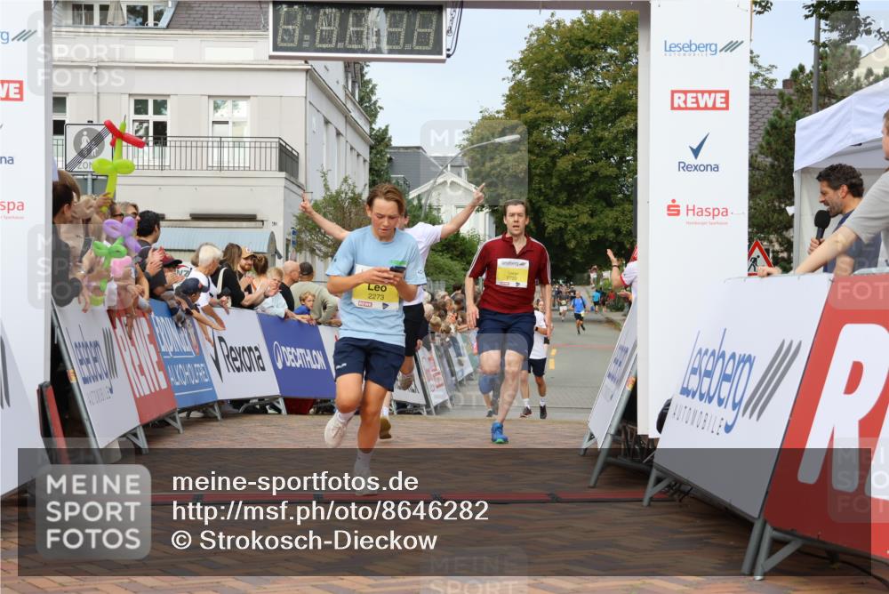 31.08.2025 - 21. Blankeneser Heldenlauf Strokosch-Dieckow http://msf.ph/oto/8646282 31.08.2025 10:21:51 Ziel 2720, 2526, 2123, 2272, 2271, 2273 meine-sportfotos.de