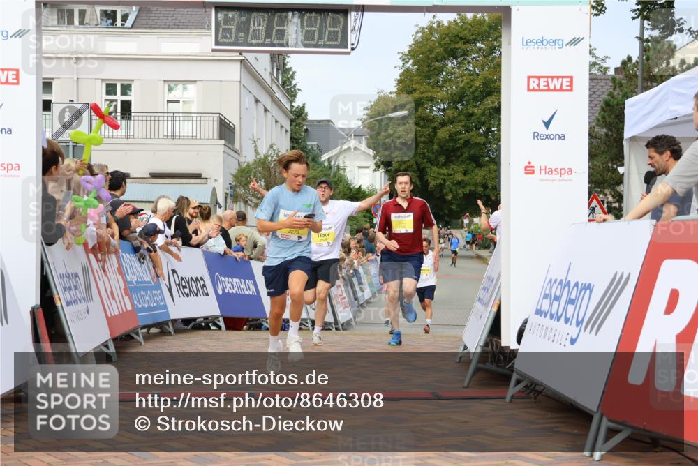 31.08.2025 - 21. Blankeneser Heldenlauf Strokosch-Dieckow http://msf.ph/oto/8646308 31.08.2025 10:21:50 Ziel 2720, 2526, 2123, 2273 meine-sportfotos.de