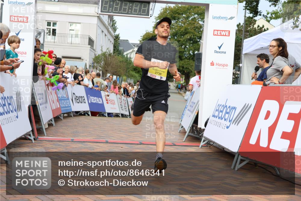 31.08.2025 - 21. Blankeneser Heldenlauf Strokosch-Dieckow http://msf.ph/oto/8646341 31.08.2025 10:21:34 Ziel 2738, 2427, 2051 meine-sportfotos.de