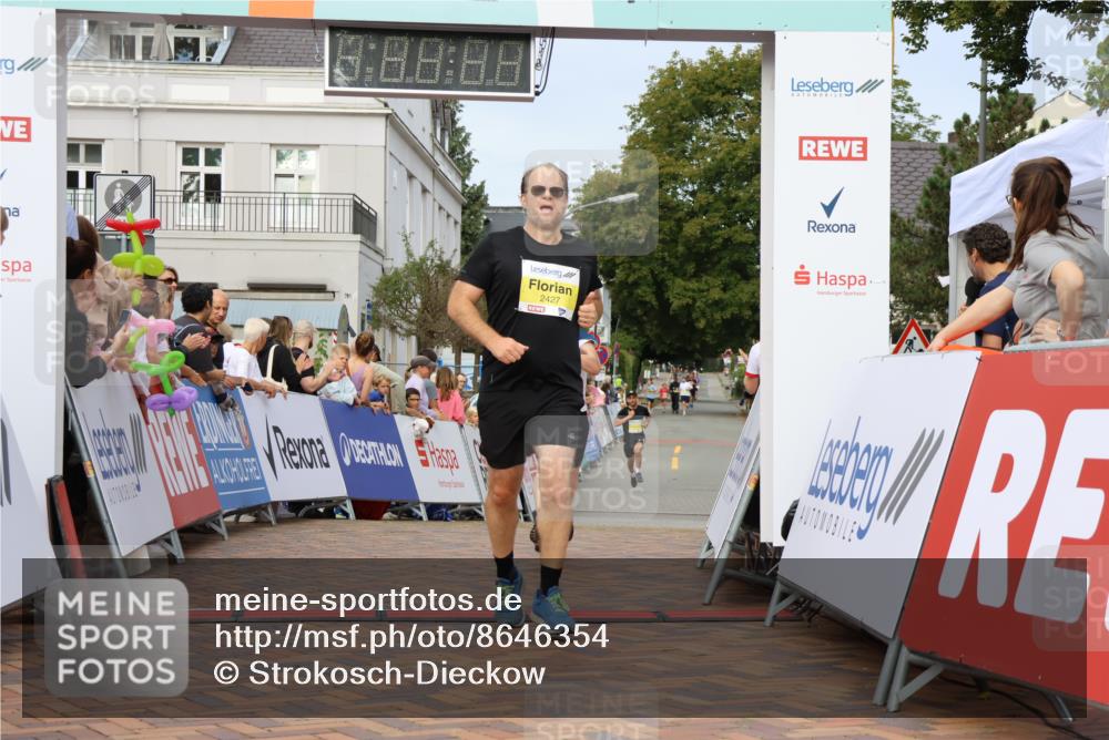 31.08.2025 - 21. Blankeneser Heldenlauf Strokosch-Dieckow http://msf.ph/oto/8646354 31.08.2025 10:21:29 Ziel 2738, 2392, 2427, 2051 meine-sportfotos.de
