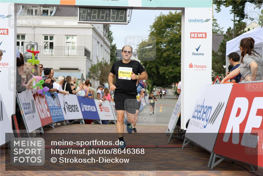 31.08.2025 - 21. Blankeneser Heldenlauf Strokosch-Dieckow http://msf.ph/oto/8646368 31.08.2025 10:21:29 Ziel 2738, 2392, 2427, 2051 meine-sportfotos.de
