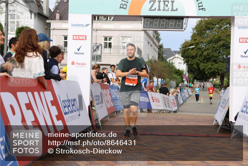 31.08.2025 - 21. Blankeneser Heldenlauf Strokosch-Dieckow http://msf.ph/oto/8646431 31.08.2025 09:52:58 Ziel 1058, 1061 meine-sportfotos.de
