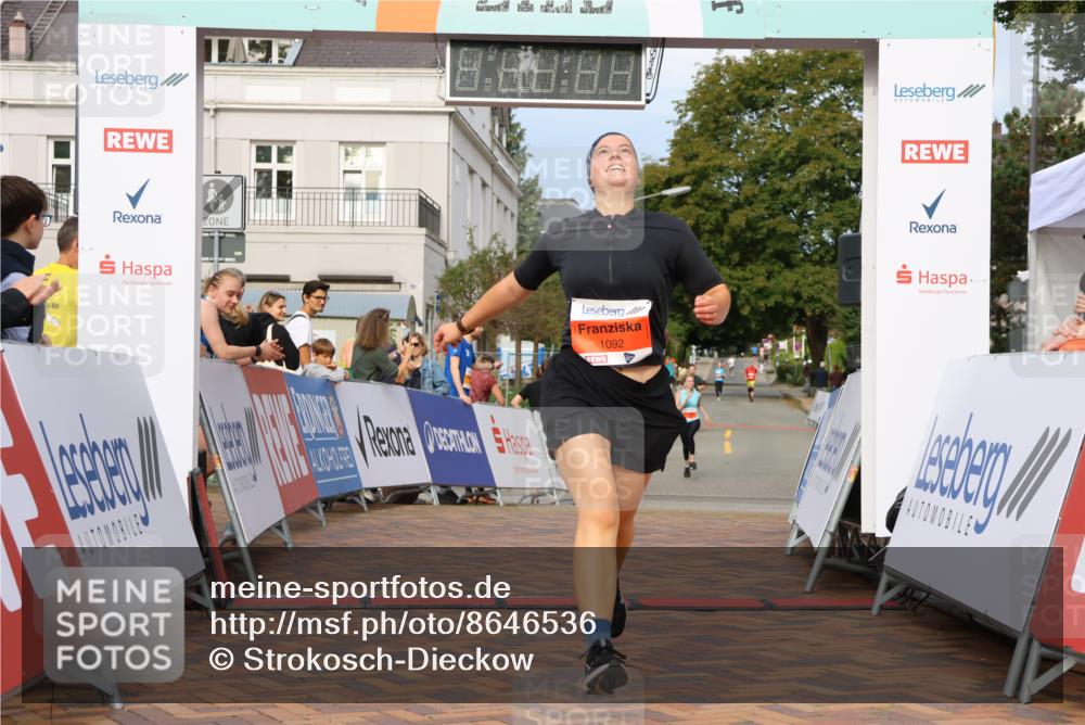 31.08.2025 - 21. Blankeneser Heldenlauf Strokosch-Dieckow http://msf.ph/oto/8646536 31.08.2025 09:52:44 Ziel 1169, 1092, 1170 meine-sportfotos.de
