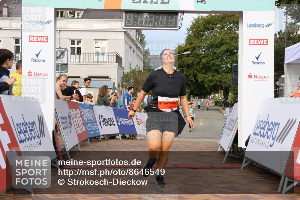 31.08.2025 - 21. Blankeneser Heldenlauf Strokosch-Dieckow http://msf.ph/oto/8646549 31.08.2025 09:52:44 Ziel 1169, 1092, 1170 meine-sportfotos.de