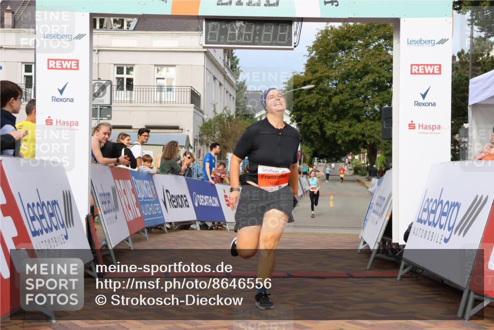 31.08.2025 - 21. Blankeneser Heldenlauf Strokosch-Dieckow http://msf.ph/oto/8646556 31.08.2025 09:52:44 Ziel 1169, 1092, 1170 meine-sportfotos.de