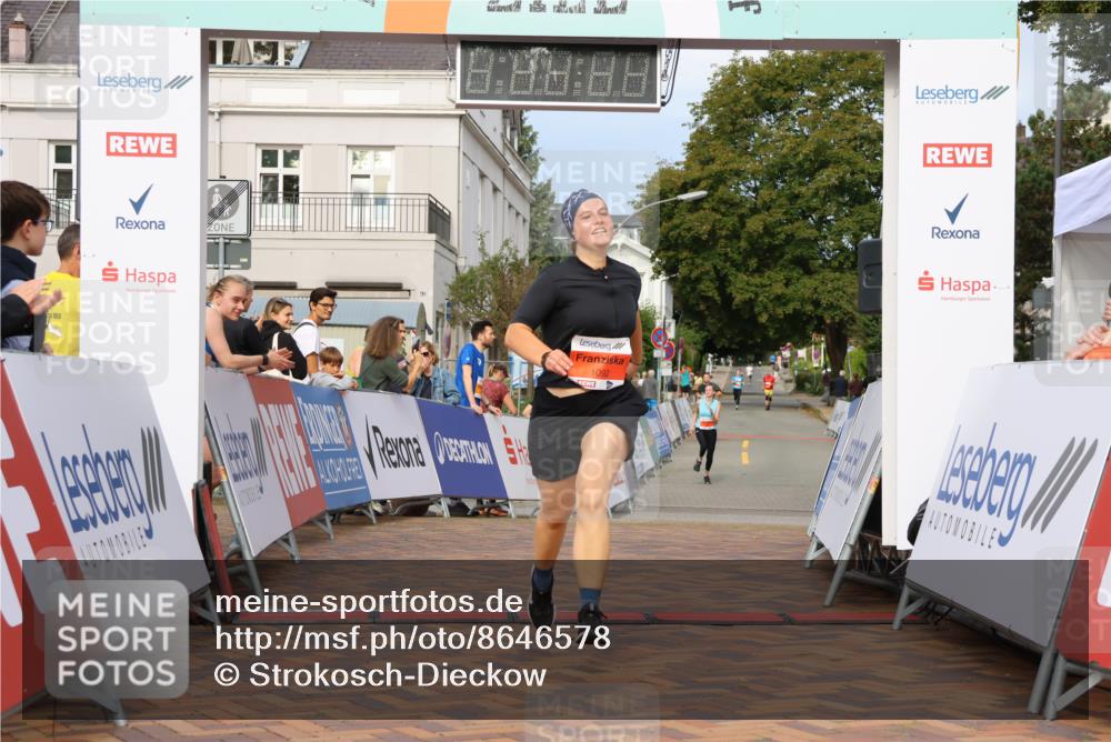 31.08.2025 - 21. Blankeneser Heldenlauf Strokosch-Dieckow http://msf.ph/oto/8646578 31.08.2025 09:52:44 Ziel 1169, 1092, 1170 meine-sportfotos.de