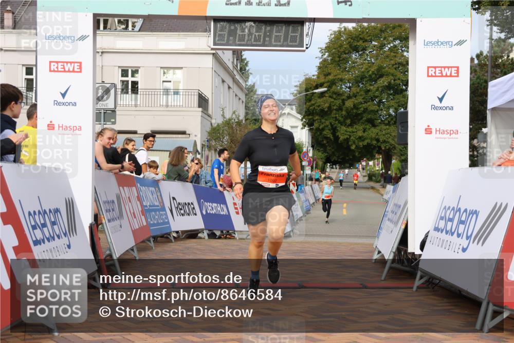 31.08.2025 - 21. Blankeneser Heldenlauf Strokosch-Dieckow http://msf.ph/oto/8646584 31.08.2025 09:52:43 Ziel 1169, 1092, 1170 meine-sportfotos.de