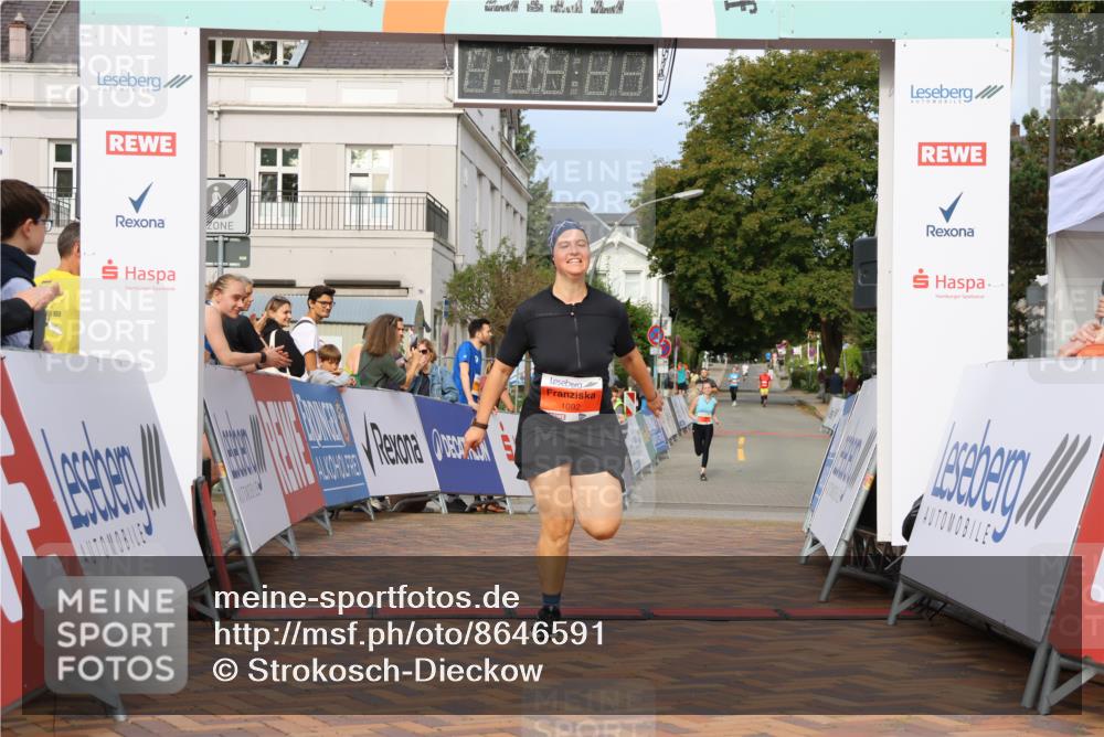 31.08.2025 - 21. Blankeneser Heldenlauf Strokosch-Dieckow http://msf.ph/oto/8646591 31.08.2025 09:52:43 Ziel 1169, 1092, 1170 meine-sportfotos.de