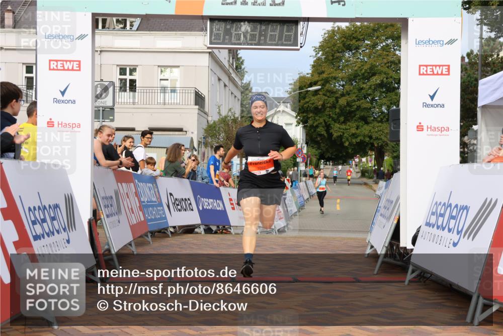 31.08.2025 - 21. Blankeneser Heldenlauf Strokosch-Dieckow http://msf.ph/oto/8646606 31.08.2025 09:52:43 Ziel 1169, 1092, 1170 meine-sportfotos.de