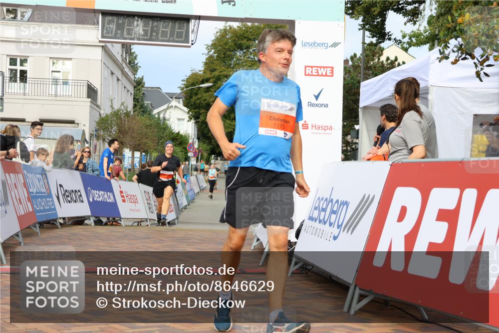 31.08.2025 - 21. Blankeneser Heldenlauf Strokosch-Dieckow http://msf.ph/oto/8646629 31.08.2025 09:52:42 Ziel 1169, 1092, 1170 meine-sportfotos.de