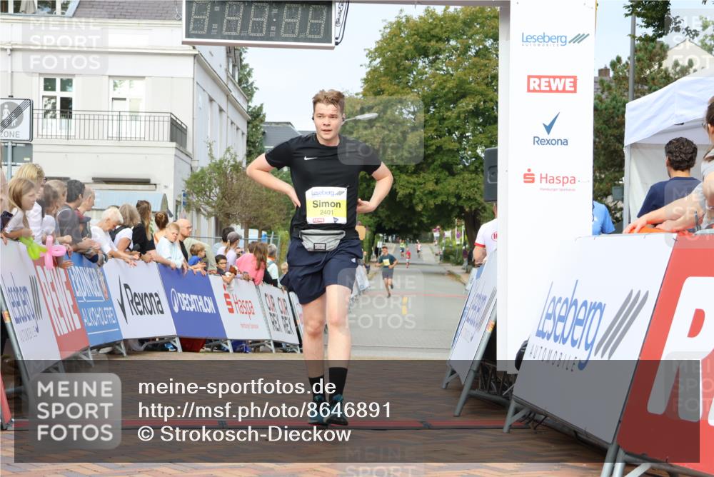31.08.2025 - 21. Blankeneser Heldenlauf Strokosch-Dieckow http://msf.ph/oto/8646891 31.08.2025 10:20:26 Ziel 2401, 2028, 2362 meine-sportfotos.de