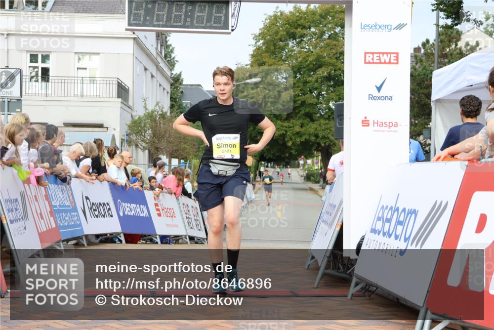 31.08.2025 - 21. Blankeneser Heldenlauf Strokosch-Dieckow http://msf.ph/oto/8646896 31.08.2025 10:20:26 Ziel 2401, 2028, 2362 meine-sportfotos.de