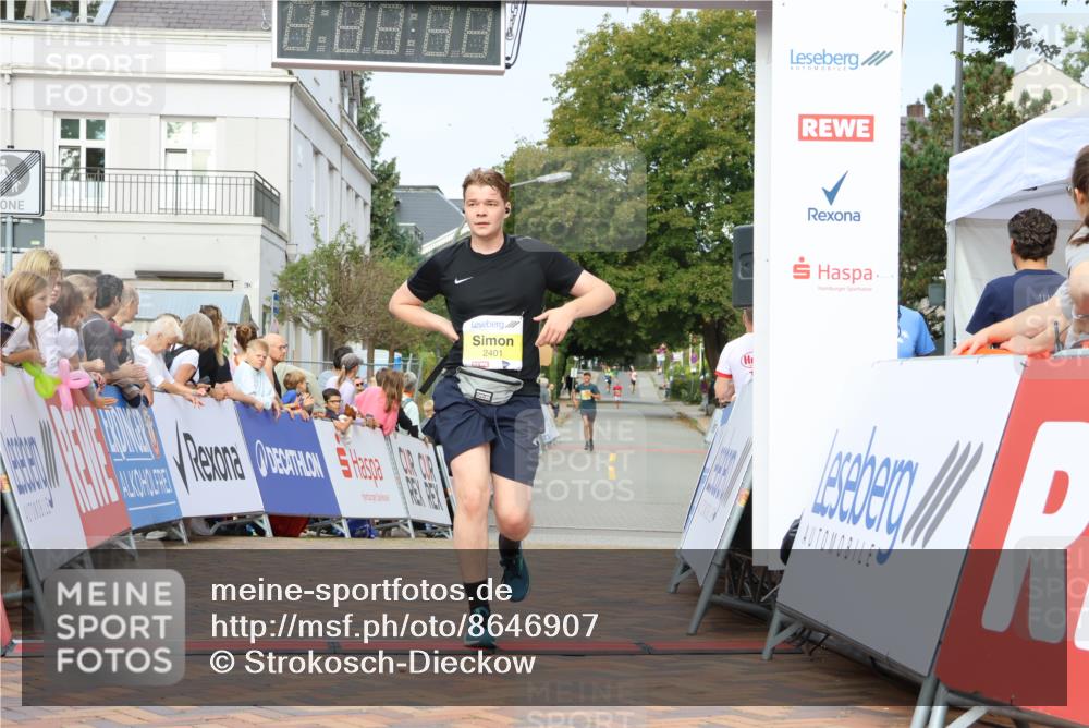 31.08.2025 - 21. Blankeneser Heldenlauf Strokosch-Dieckow http://msf.ph/oto/8646907 31.08.2025 10:20:26 Ziel 2401, 2028, 2362 meine-sportfotos.de