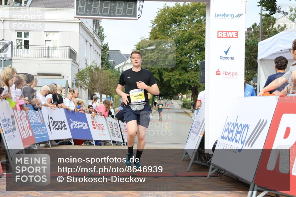 31.08.2025 - 21. Blankeneser Heldenlauf Strokosch-Dieckow http://msf.ph/oto/8646939 31.08.2025 10:20:25 Ziel 2401, 2028, 2362 meine-sportfotos.de