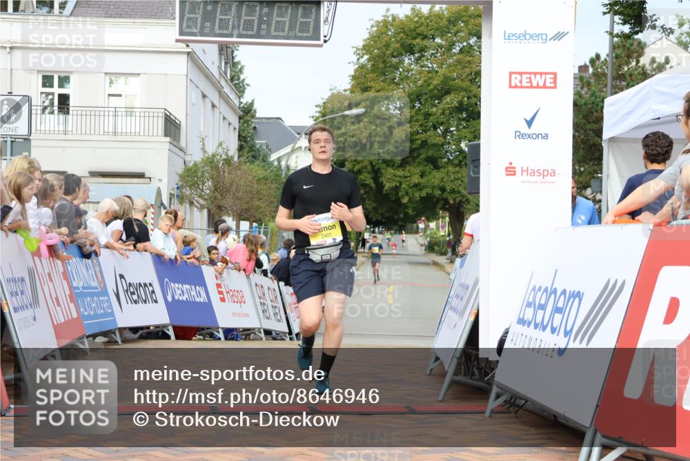 31.08.2025 - 21. Blankeneser Heldenlauf Strokosch-Dieckow http://msf.ph/oto/8646946 31.08.2025 10:20:25 Ziel 2401, 2028, 2362 meine-sportfotos.de
