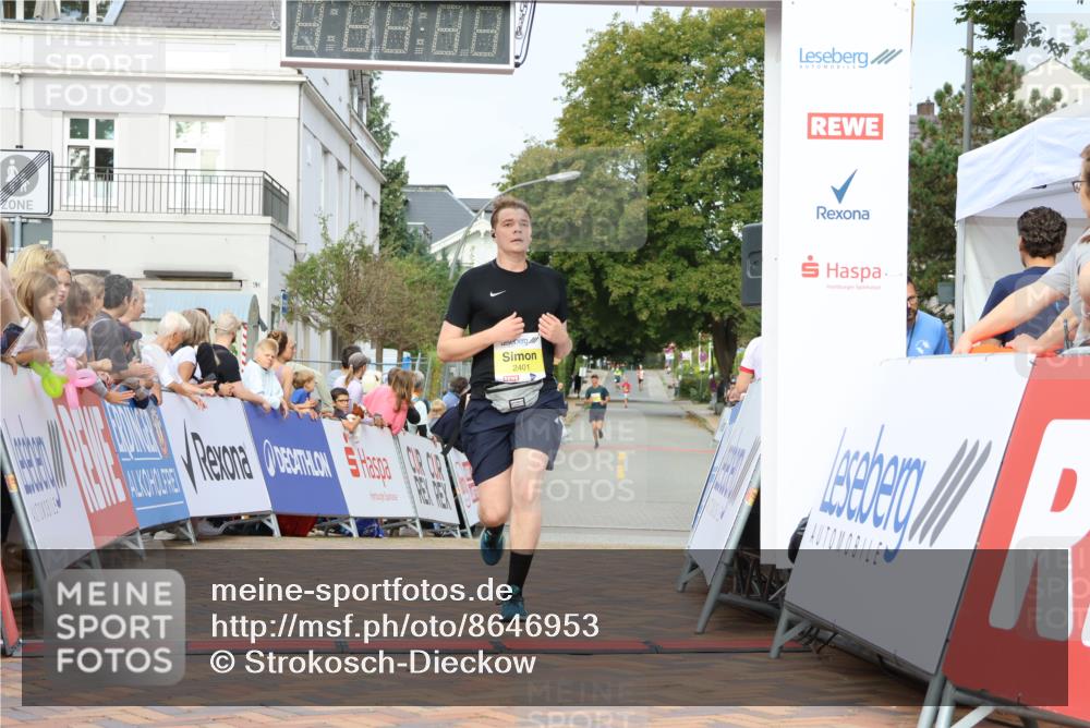 31.08.2025 - 21. Blankeneser Heldenlauf Strokosch-Dieckow http://msf.ph/oto/8646953 31.08.2025 10:20:25 Ziel 2401, 2028, 2362 meine-sportfotos.de