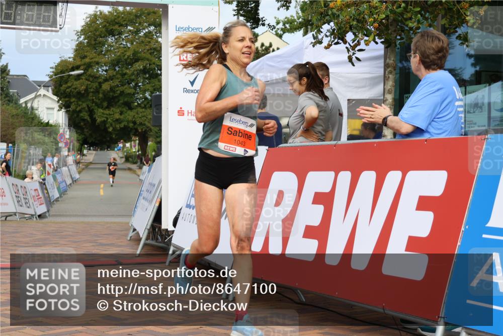 31.08.2025 - 21. Blankeneser Heldenlauf Strokosch-Dieckow http://msf.ph/oto/8647100 31.08.2025 09:50:09 Ziel 1176, 1102, 1103, 1043 meine-sportfotos.de